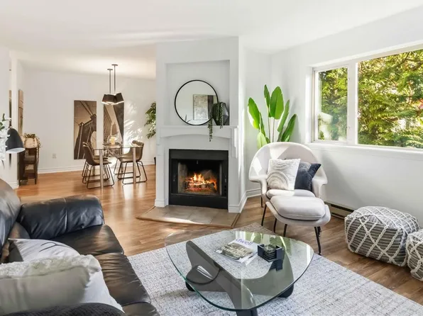 1436 Harrison St #302, Victoria, BC V8S 3S2