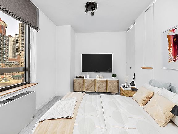 3rd image of 630 1st Ave APT 10L