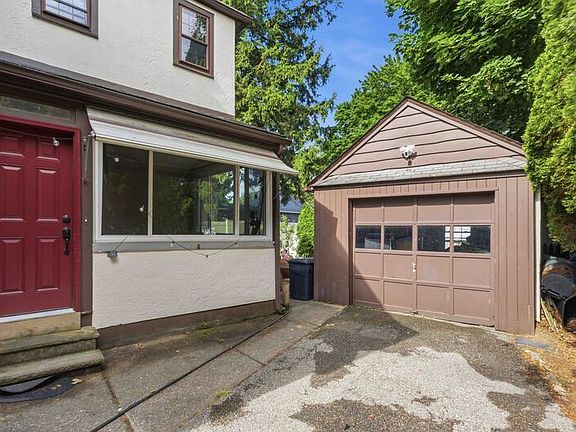 2nd image of 10 N Elk Ave