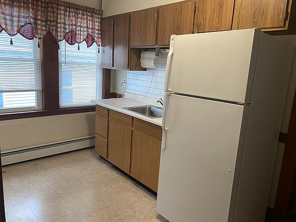 4th image of 50 Putnam St #2