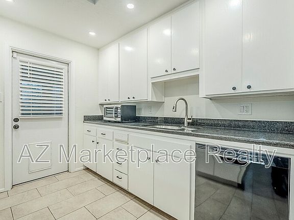 3rd image of 125 E Papago Dr