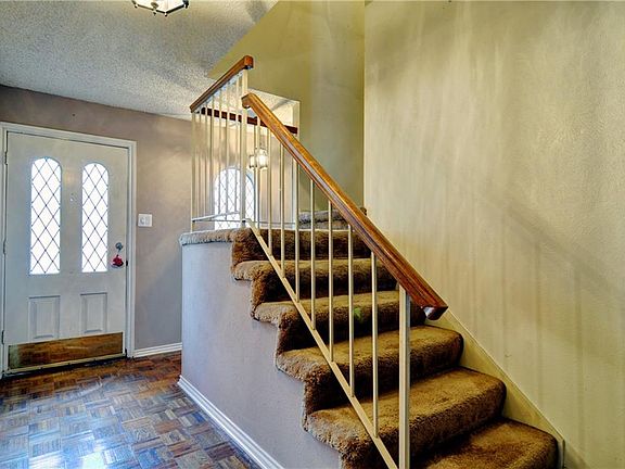 3rd image of 1002 Wayland Dr