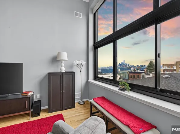 518 Gregory Ave #316, Weehawken, NJ 07086