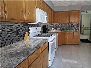3rd image of 13246 Stamford Ln