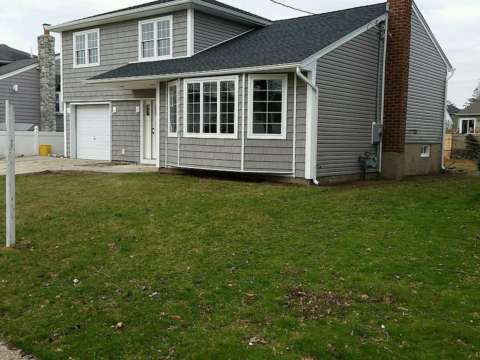 2nd image of 2134 Wantagh Park Dr