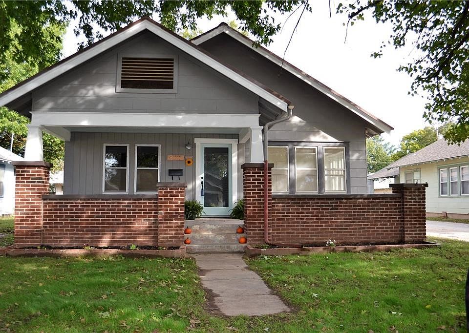 1st image of 534 W Wood St