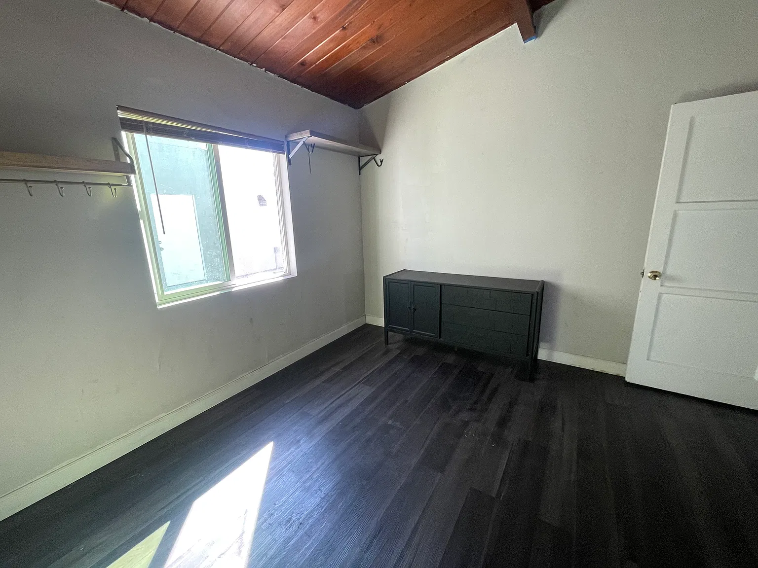 2 bed, 730 sqft, $2,400 — Photo 3