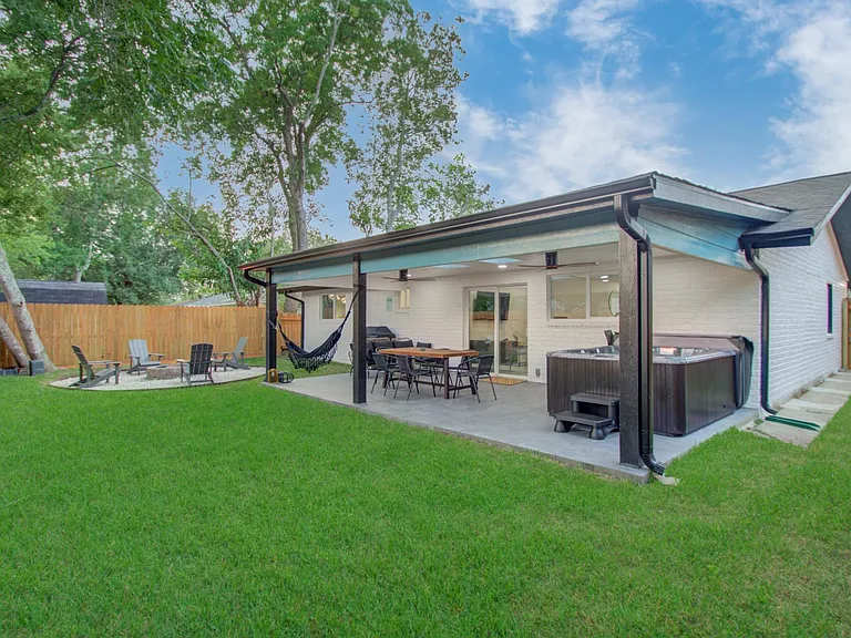 16906 Barcelona Dr — Photo 28