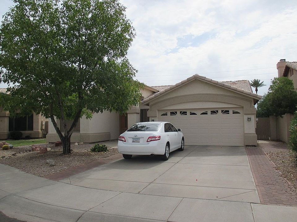 2nd image of 981 N Santa Anna Pl