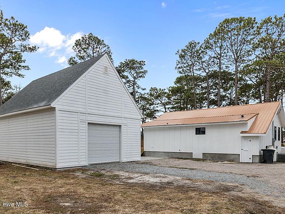 3rd image of 639 E Chatham Street
