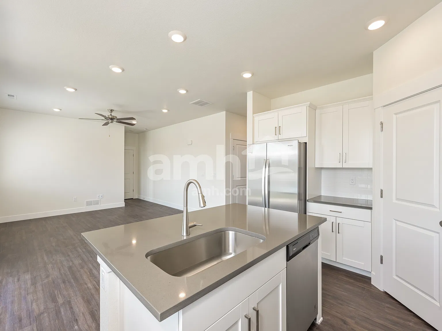 3 bed, 2.5 bath, 1766 sqft, $3,415 — Photo 4