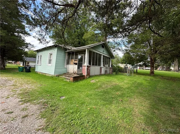 1715 Richmond St, Hopewell, VA 23860