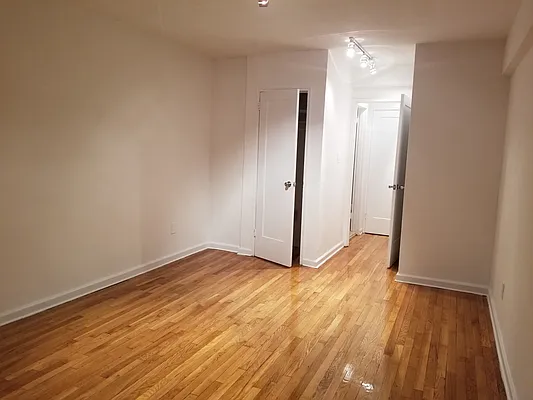 Rented by Max & Associates Realty Corp | media 22