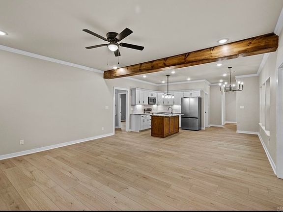4th image of 908 Judson Ave
