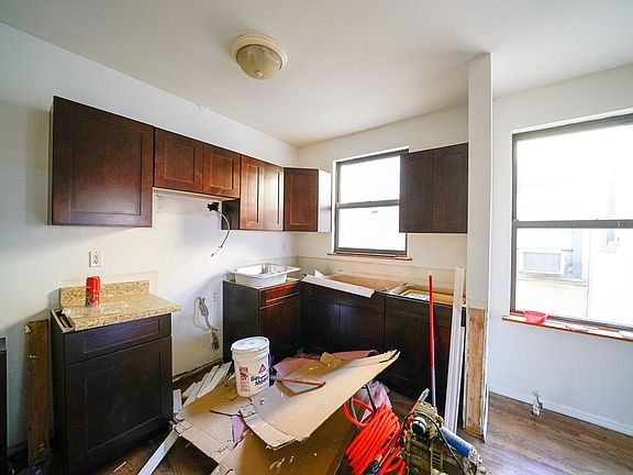 2nd image of 2320 36th St APT 3F