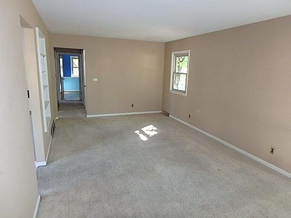 3rd image of 520 Cricklewood St SW