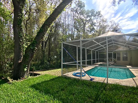 3rd image of 917 Centerwood Dr