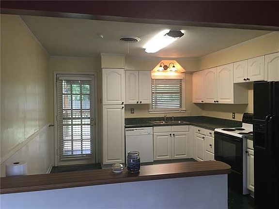 4th image of 2504 W 6th St