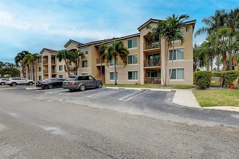 1st image of 214 Villa Cir