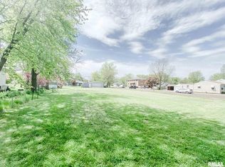 400 Velde St, Creve Coeur, IL