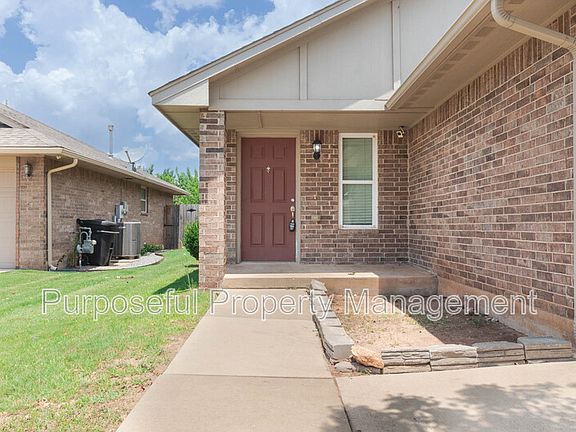 3rd image of 617 SW 36th St