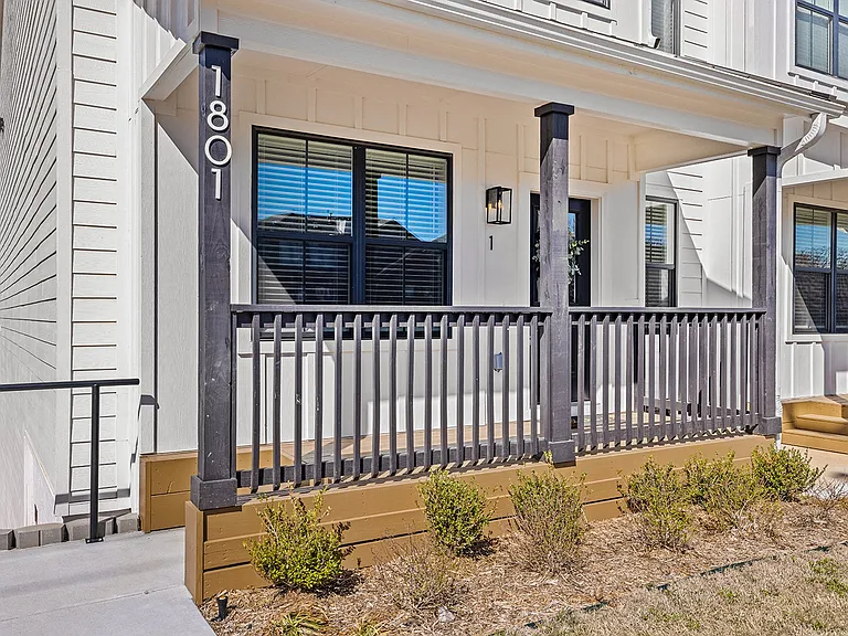 Hawthorne Row — Photo 18