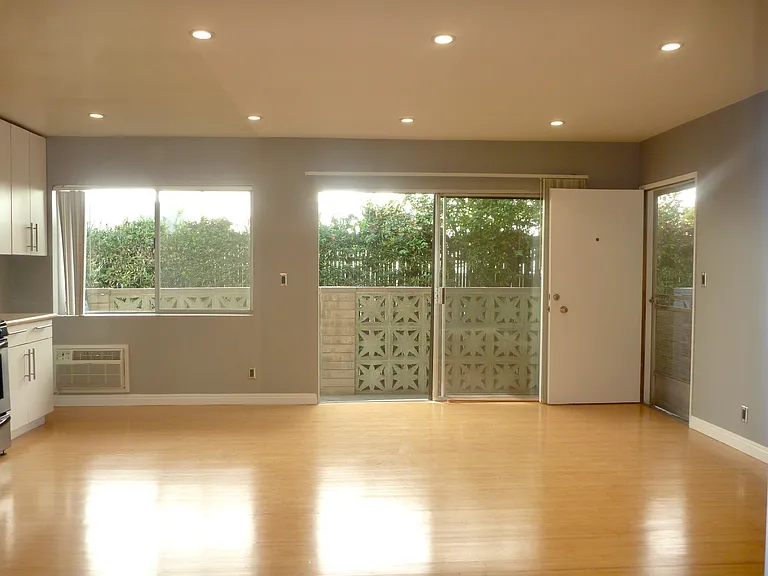 1527 Princeton St #2 — Photo 6