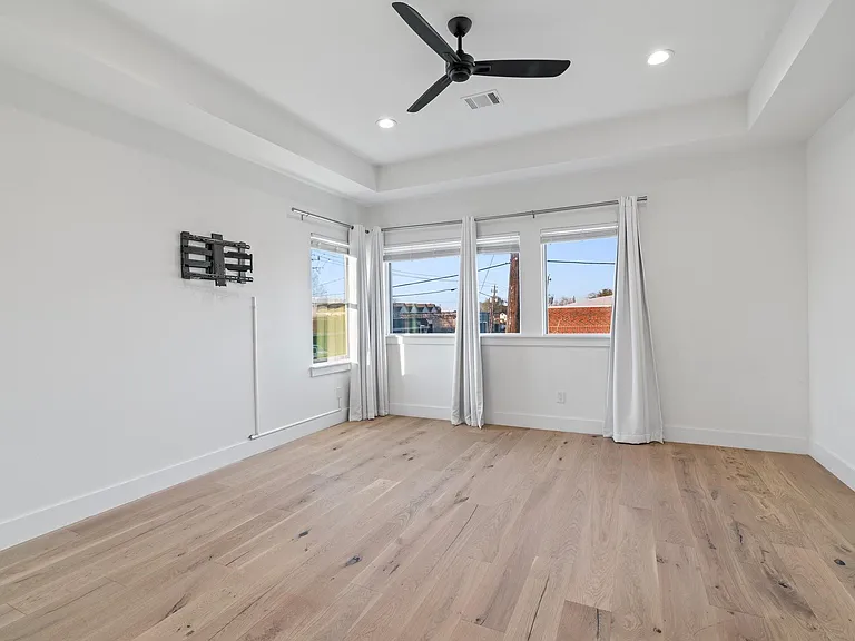3802 Commerce St — Photo 26