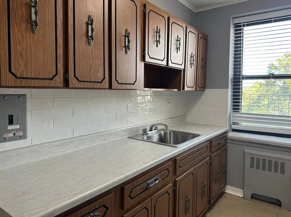 91-10 32nd Avenue image 7 of 20