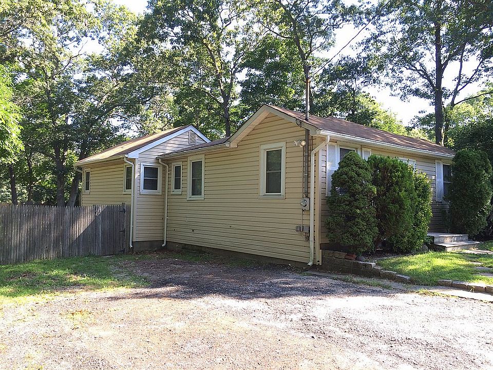 1st image of 33 Iroquois Ave