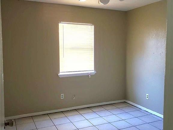 5th image of 1608 Norma Ln APT 1