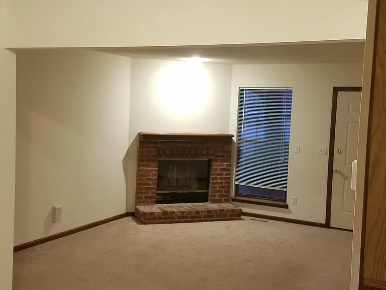9104 Elmhurst Dr — Photo 4
