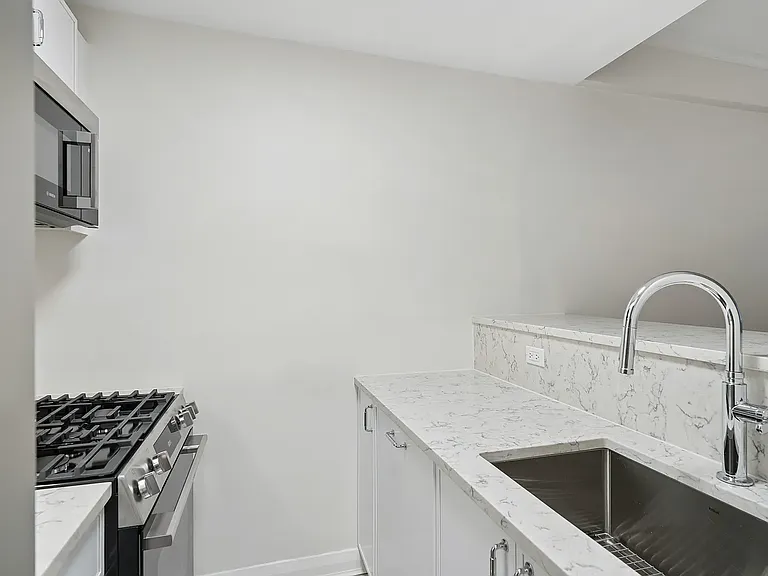 85 E End Ave #1F — Photo 8
