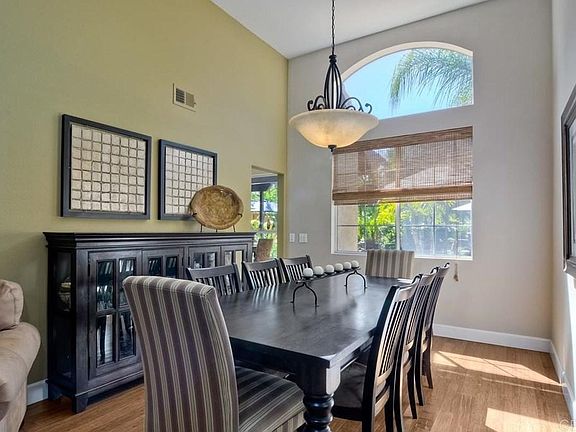 5th image of 810 Applewilde Dr