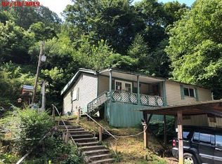 1168 Harless Crk, Regina, KY 41559