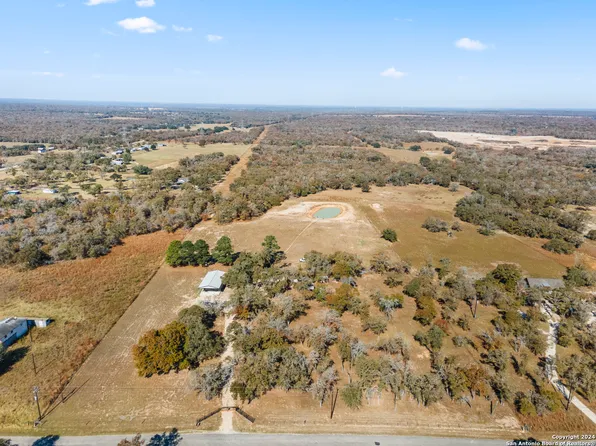 80 Longhorn Rd., Stockdale, TX 78160