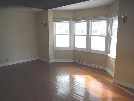 4th image of 331 Grandview Dr