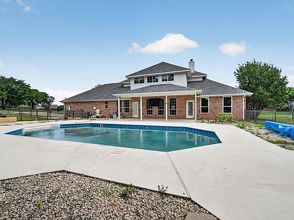 5th image of 2212 Summit Dr