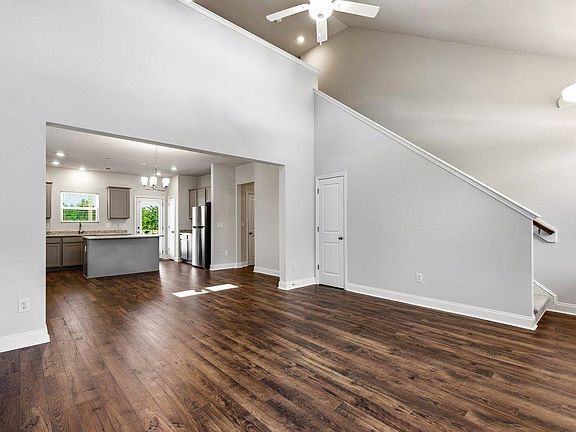 5th image of 3025 Spain Ln.