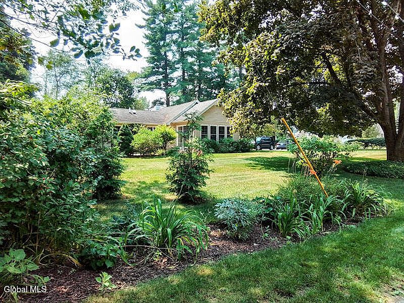 5th image of 15 Parkview Avenue