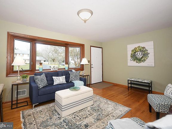 2nd image of 822 Randolph Dr