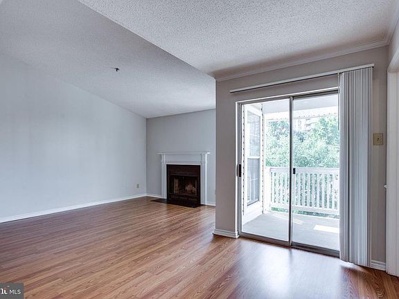 3rd image of 1504 Lincoln Way APT 407