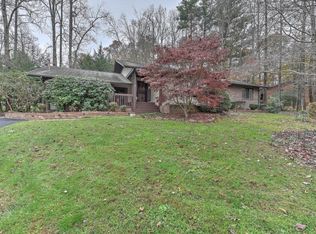 2 S Foxxborough Ln, Johnson City, TN 37604