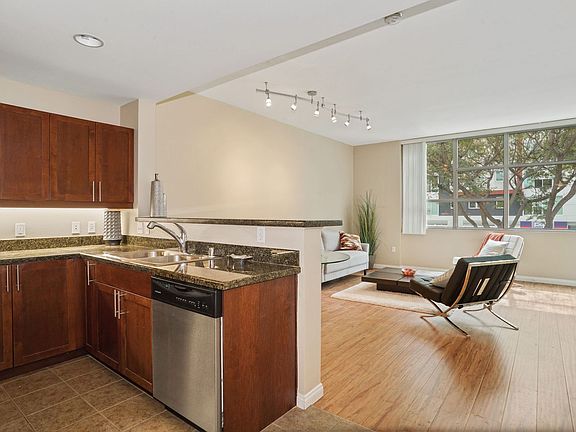 5th image of 206 Park Blvd Unit 208