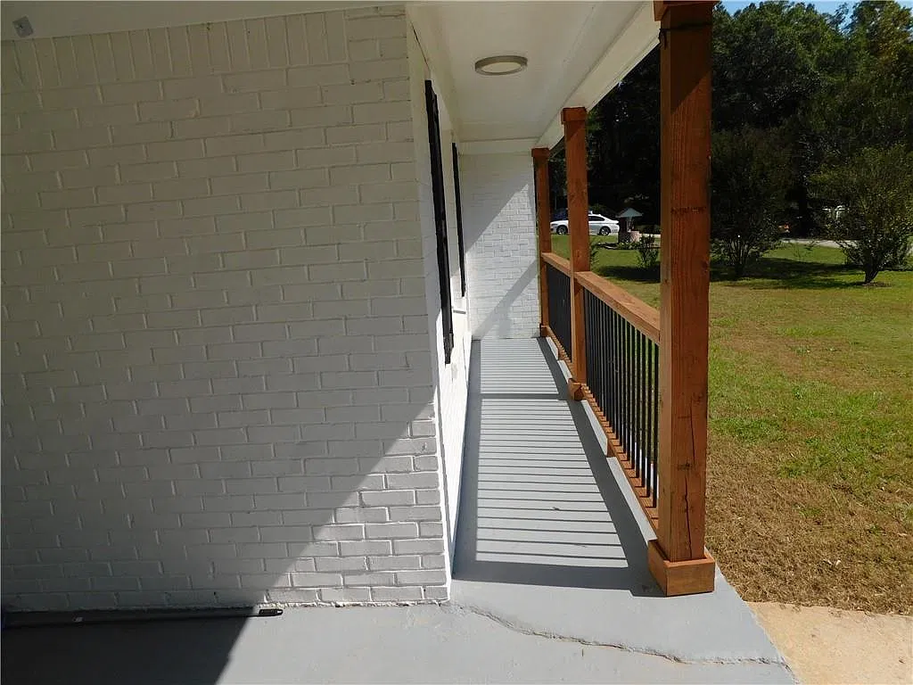 3 bed, 2.0 bath, 1145 sqft, $2,495 — Photo 3