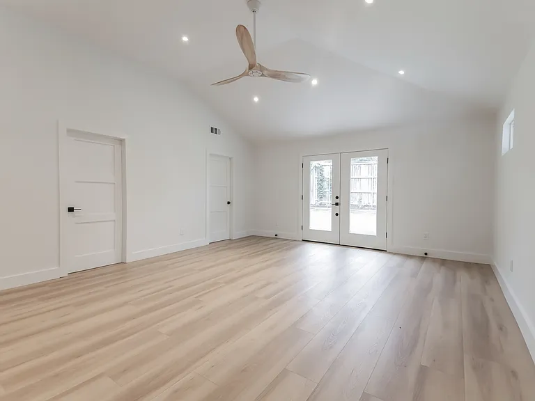 2418 Grandview Dr — Photo 14