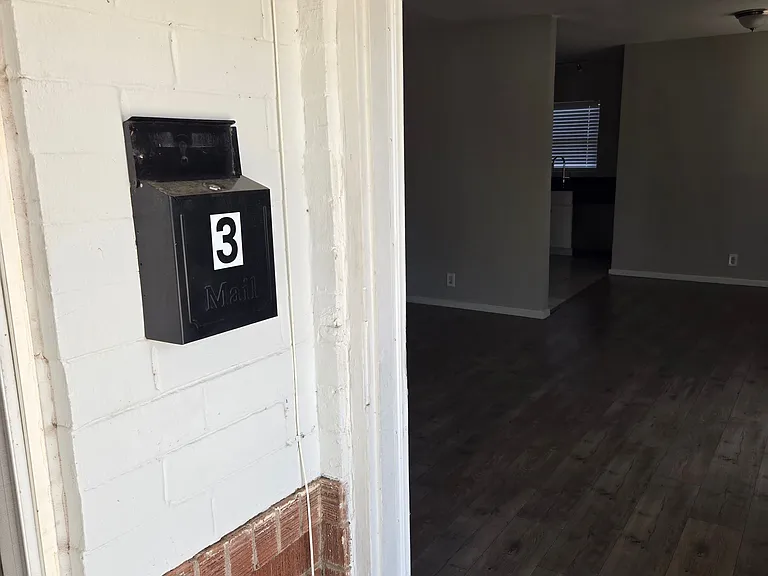 1614 W Osborn Rd — Photo 8