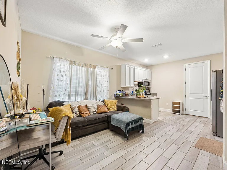 118 Sadler Ct — Photo 17