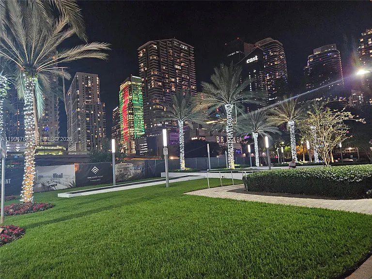 361 S Miami Ave — Photo 43