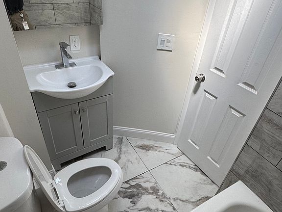 4th image of 204 Grundy St